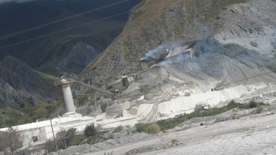 Imagen de La yesera de la localidad de Volcán camino a Purmamarca en Jujuy Argentina.
