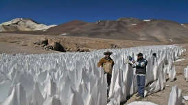 Foto de conos de sal camino a la mina llamada La Casualidad.