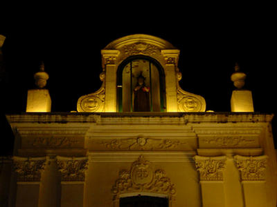 Foto iluminación de la virgen de la iglesia del Convento San Bernardo