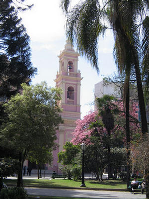Foto del campanario de la Catedral Basílica de Salta.