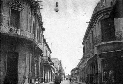 Foto de la esquina Balcarce y España a fines de 1932.