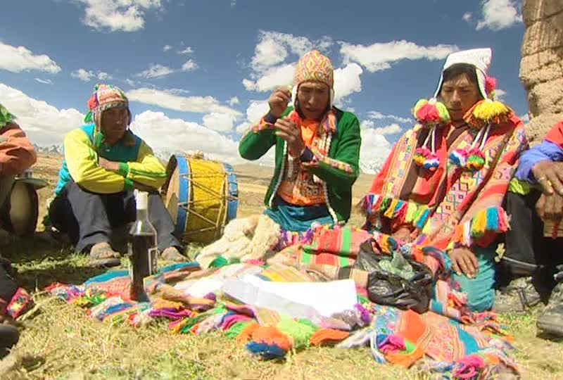 Unsplashed imagen de curandero quechua indio